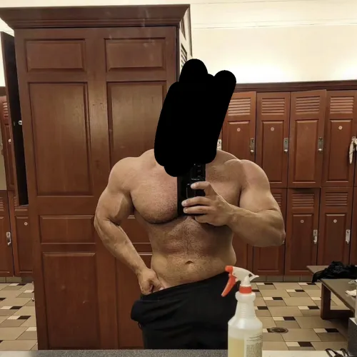 M30 looking to worship a nice ass and feet! Any F takers? [M4F] [TACOMA] by b3astmod37