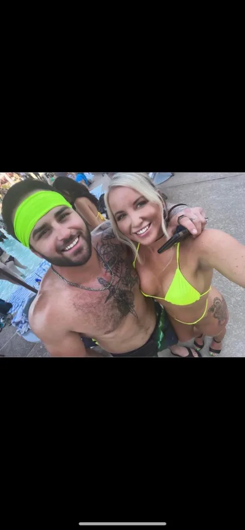 m33 F31 Looking for a couple that’s down to meet up right now and have some wild fun posted by Extra-Taste-2852