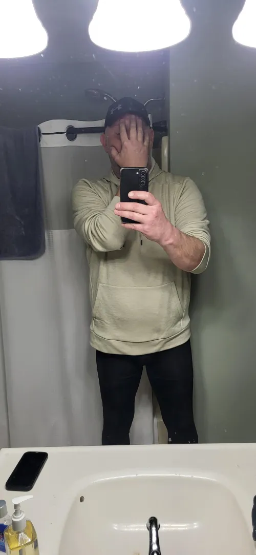 M45 Any f or couples want to meet for a drink and apps? Or go shopping together if you don't mind my compression pants. by Practical-Factor-702