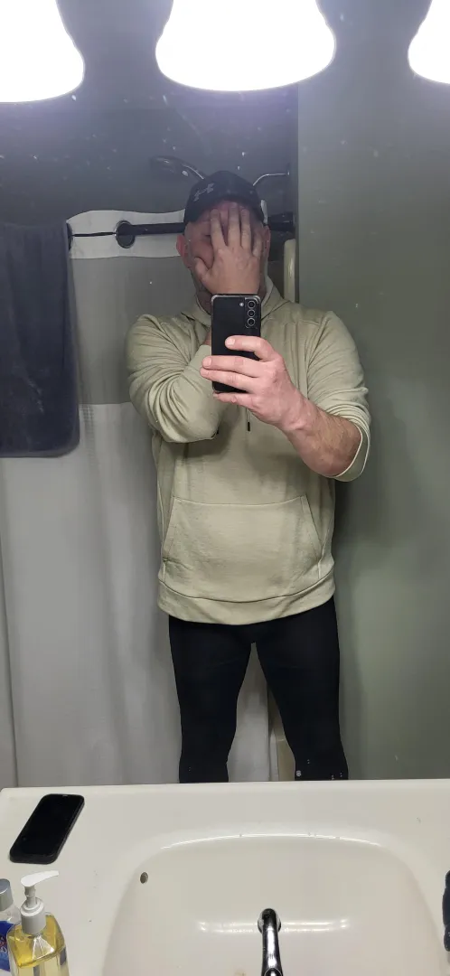 M45 Any f or couples want to meet for a drink and apps? Or go shopping together if you don't mind my compression pants. posted by Practical-Factor-702