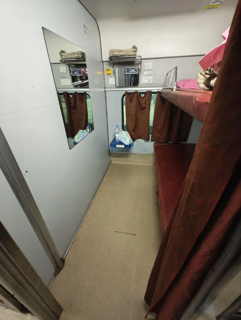 [M4F] 1st AC Journey - Looking for a [F] Makeout Partner on the Train posted by Choice-Dare194