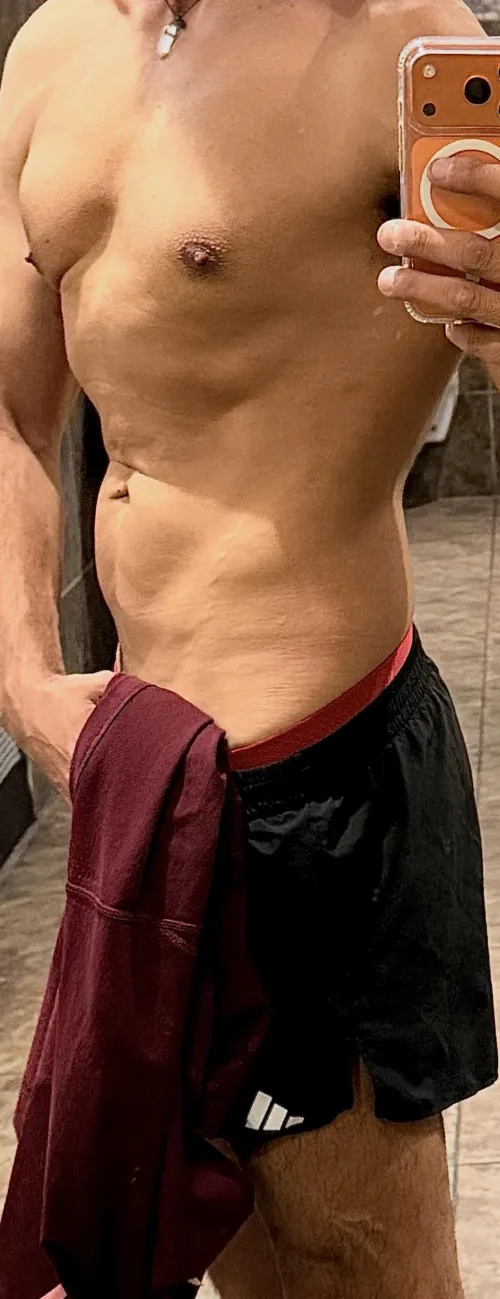 M4F - 6’ 1” / Fit Handyman looking for clients  by MrScoutCowboy