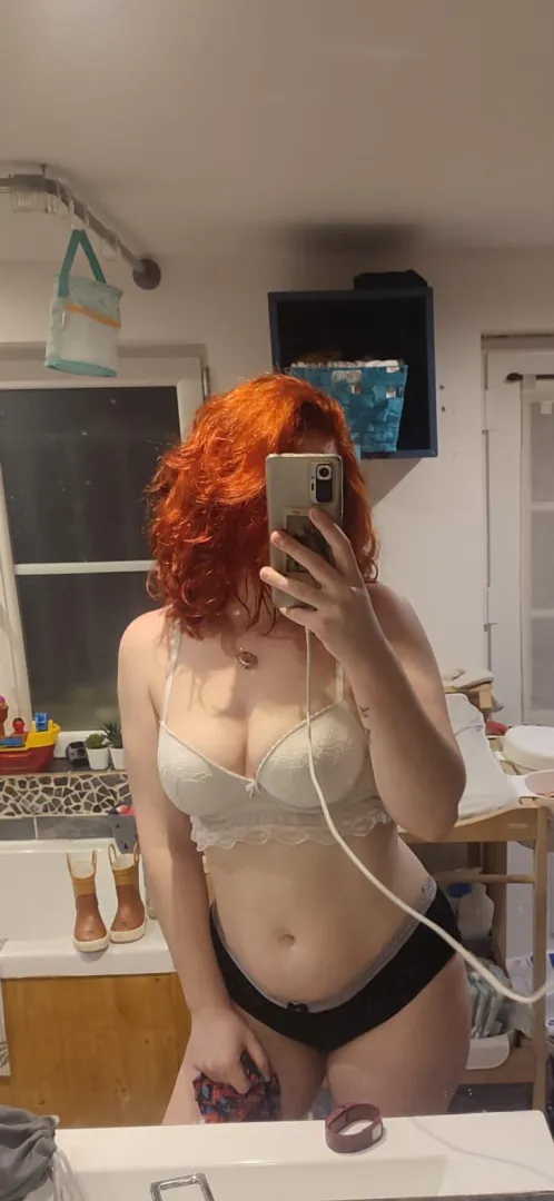 Ma tenue sous la blouse posted by Trinita957614