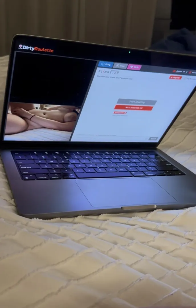 Made a little appearance last night. Did anyone catch me? posted by MiaPeachh00