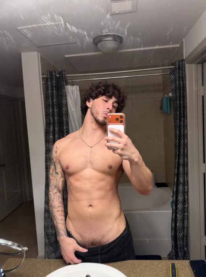 Made for a little worship, don’t you think? posted by thejordank1ng