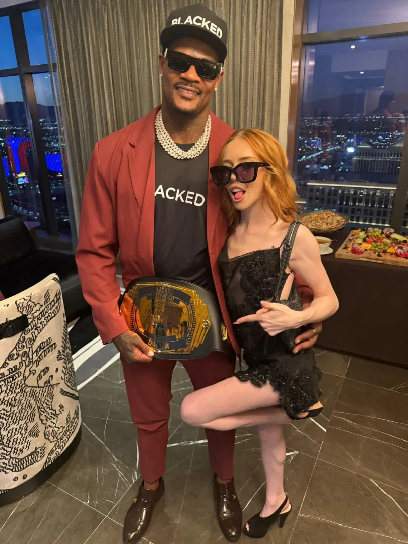 Madi and Jason Luv at AVN Awards Red Carpet!! posted by Dark7Demon