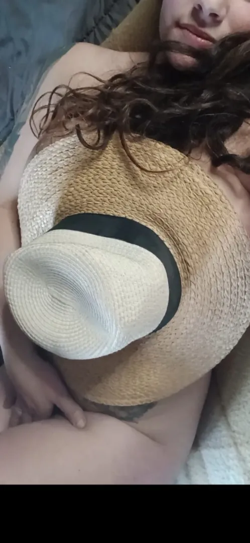 Mai senza il mio cappello posted by GinnyClaire1996