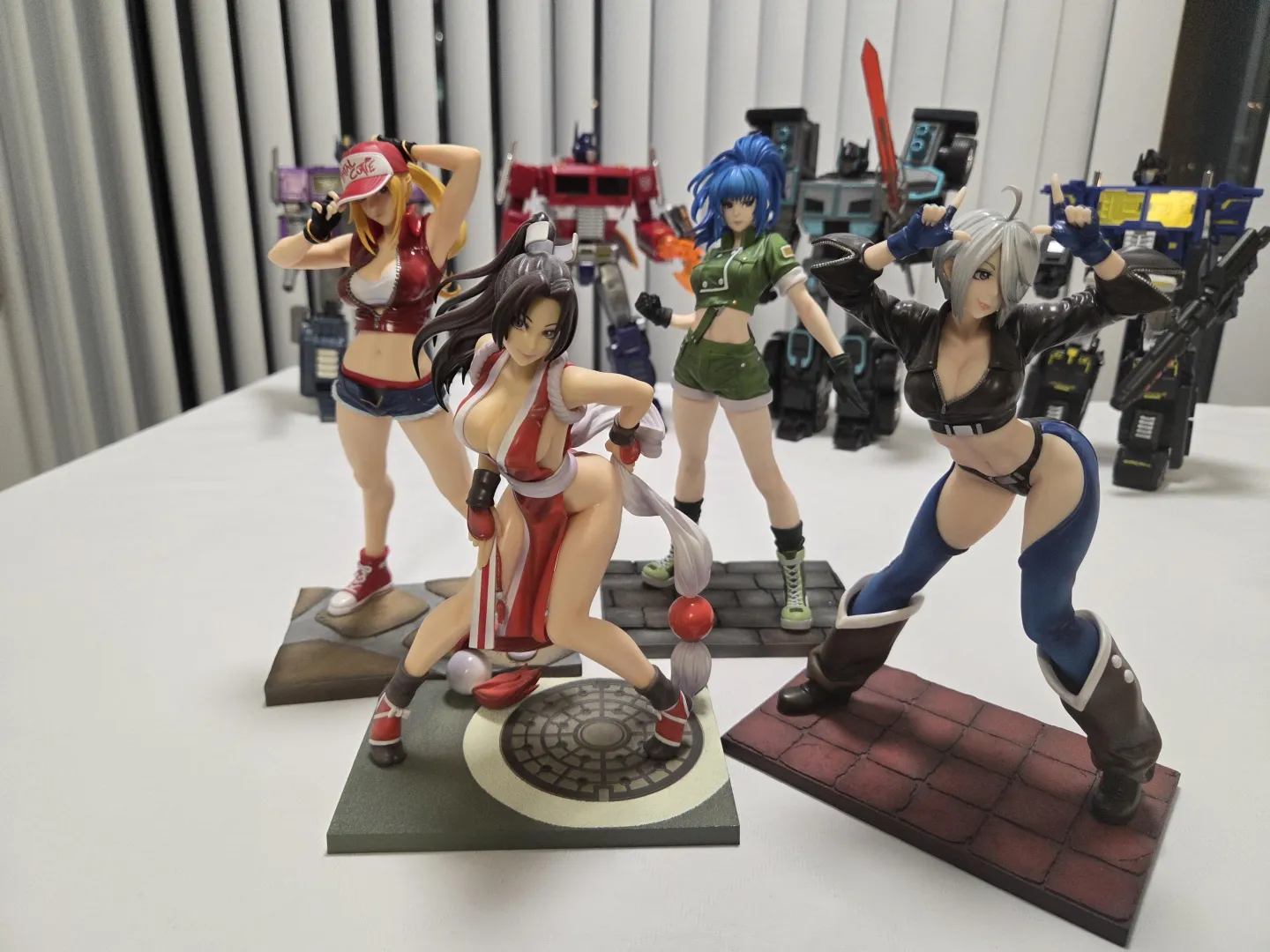 Mai with her fellow KOF girls posted by Terran117