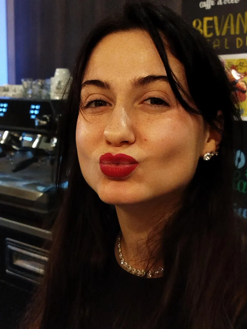 Maila T...Modella ed amica di mia sorella vi manda un grosso bacio sexy...Se volete altre sue foto hot scrivetemi in privato...No Fake... posted by ITALIANBOYz666