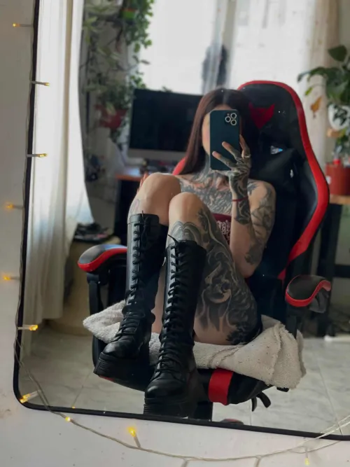 Make my Friday, be my slave and let me drain you while I give you cbt. by Icepapice