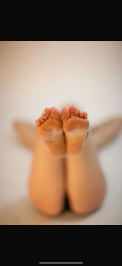 Make way for the newest twinkle toes✨ Prettiest feet you’ll ever see and you’re sooo lucky I’ll make you customs, do sessions, and sell you worn items  Can’t wait to chat! posted by SUZIEGODDESS