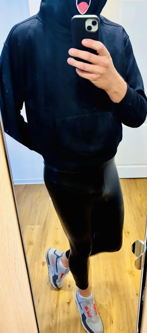 Mal was Neues ausprobiert, gehst du mit ne Runde raus? by Impressive-Hunt-2360