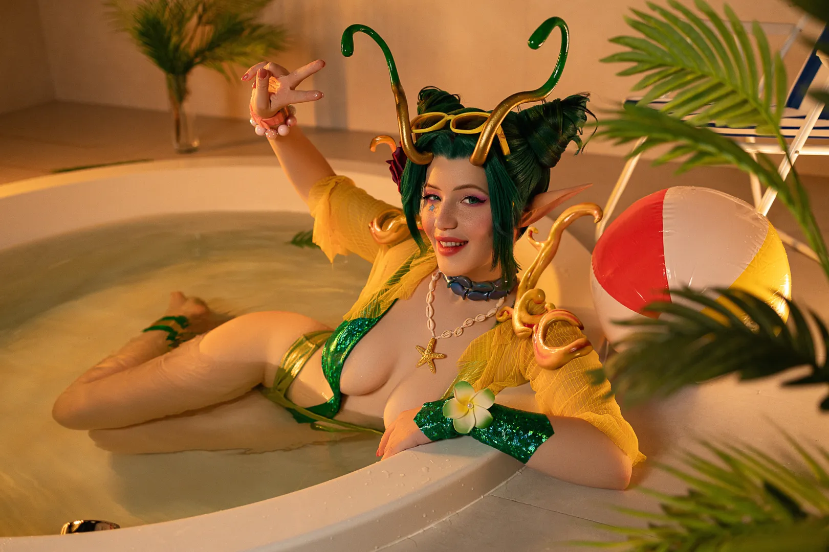 Mantis Chilling (Lada_lyumosCOS) [Marvel] posted by Mxfyn