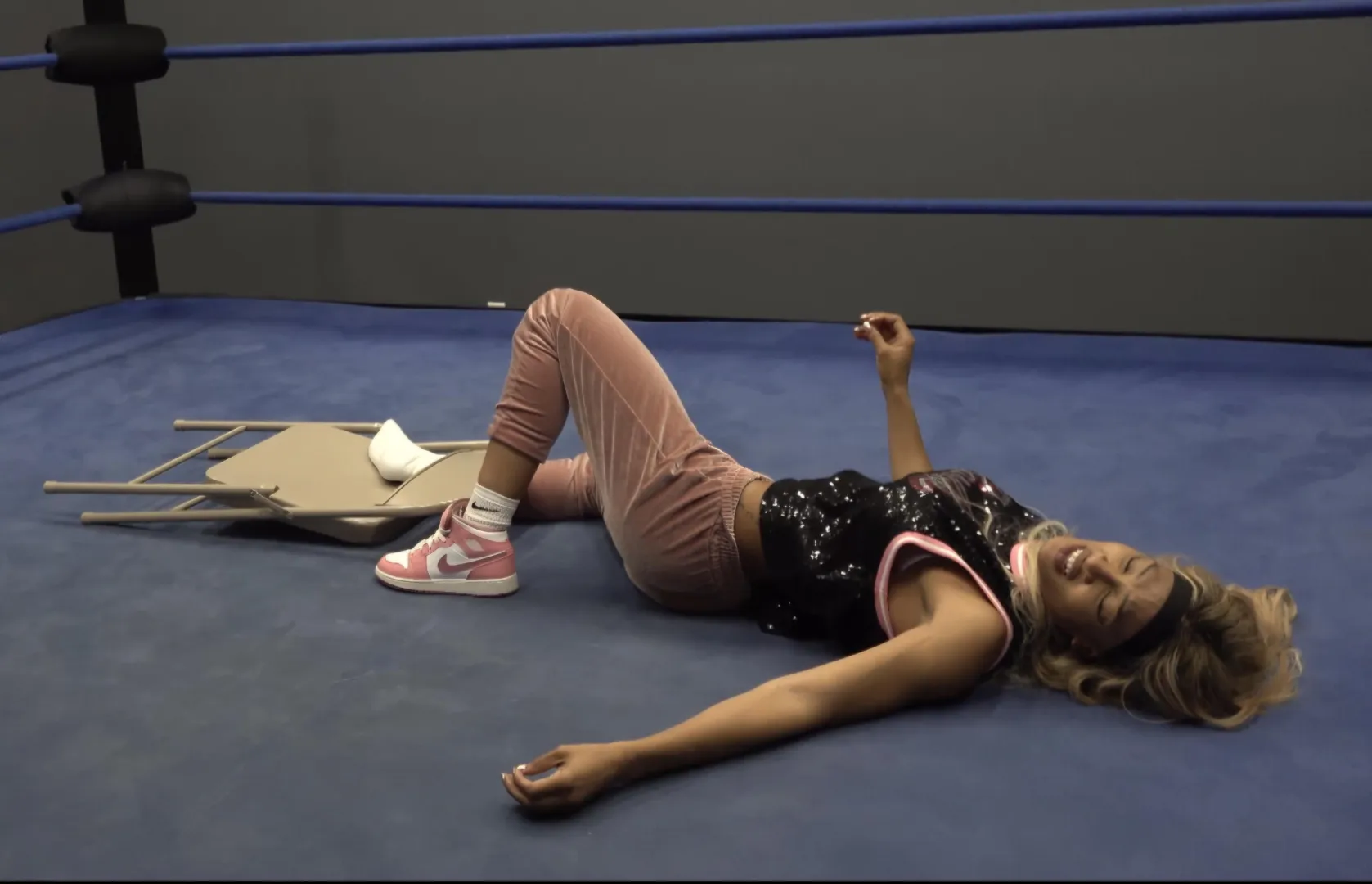 Mara Sade jobbing once again posted by Tom3667