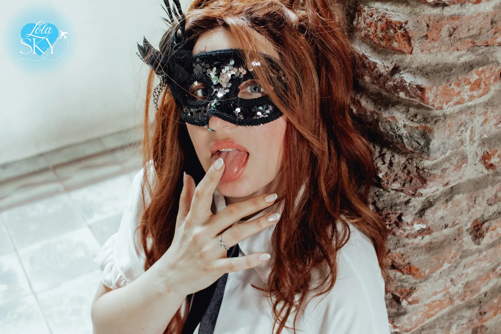 Married. High-class. And dripping for strangers on the internet. Welcome to my world. posted by lolaskyvip