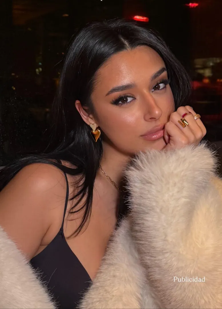 Marta Diaz posted by James007BondUK