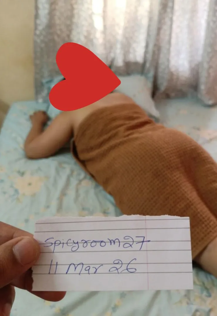 Massage given to this beautiful Lady [f] in Kondapur. She is living alone here and working in IT. She was very nice and welcoming. Spent a good time with her. Its her 3rd massage in last 1 month. Thanks for trusting me mam.  Pic taken with her consent an posted by spicyroom27