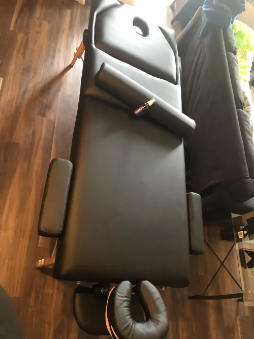 Massage table up in SE. looking to rub, rim, and suck someone hung. by Throat-Goat3000