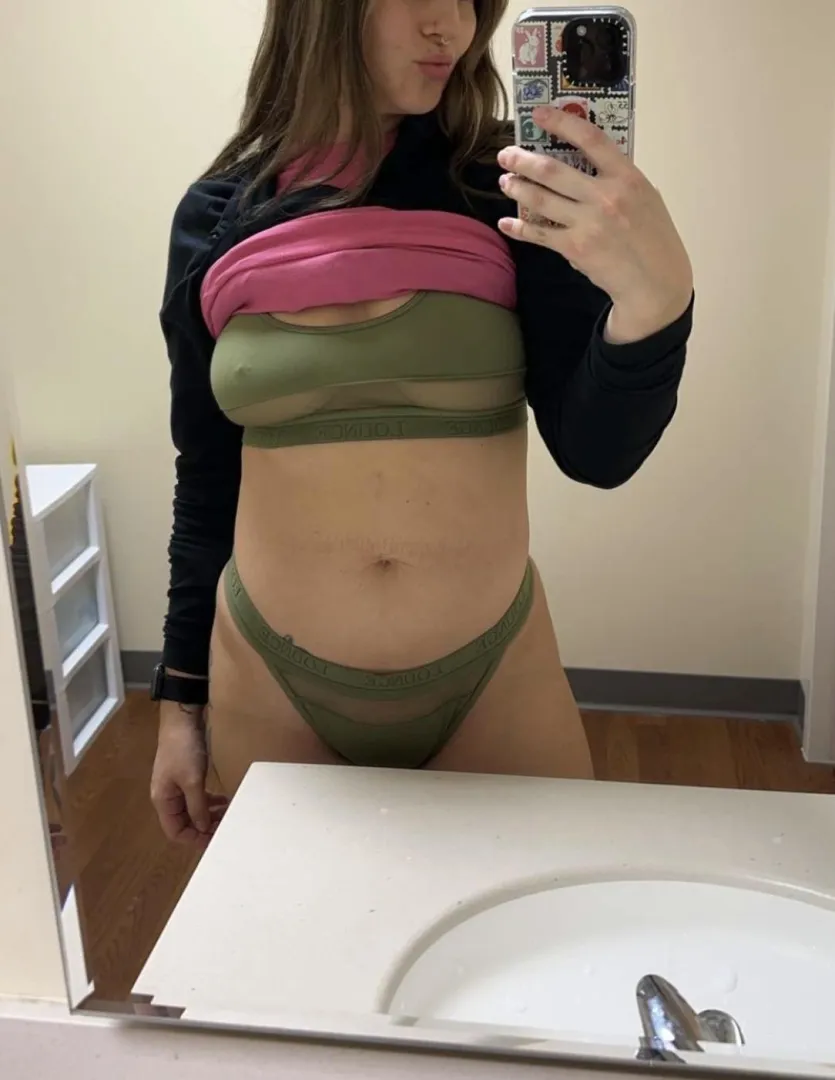 Matching set at work posted by No_Tea5354