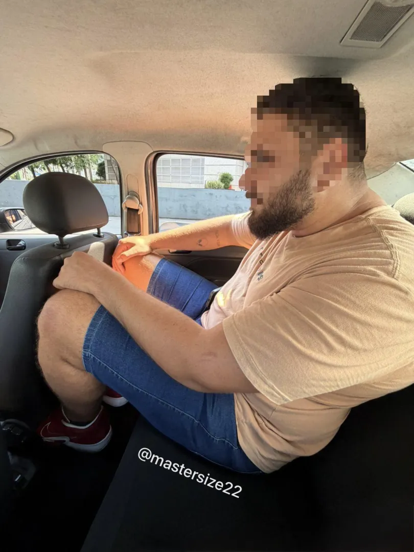 Me 7’2ft tall in the Uber’s car posted by Mastersize22_