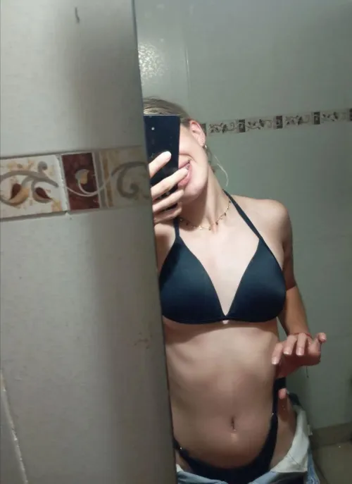 Me and my friend are interested in getting cucked by miaseex