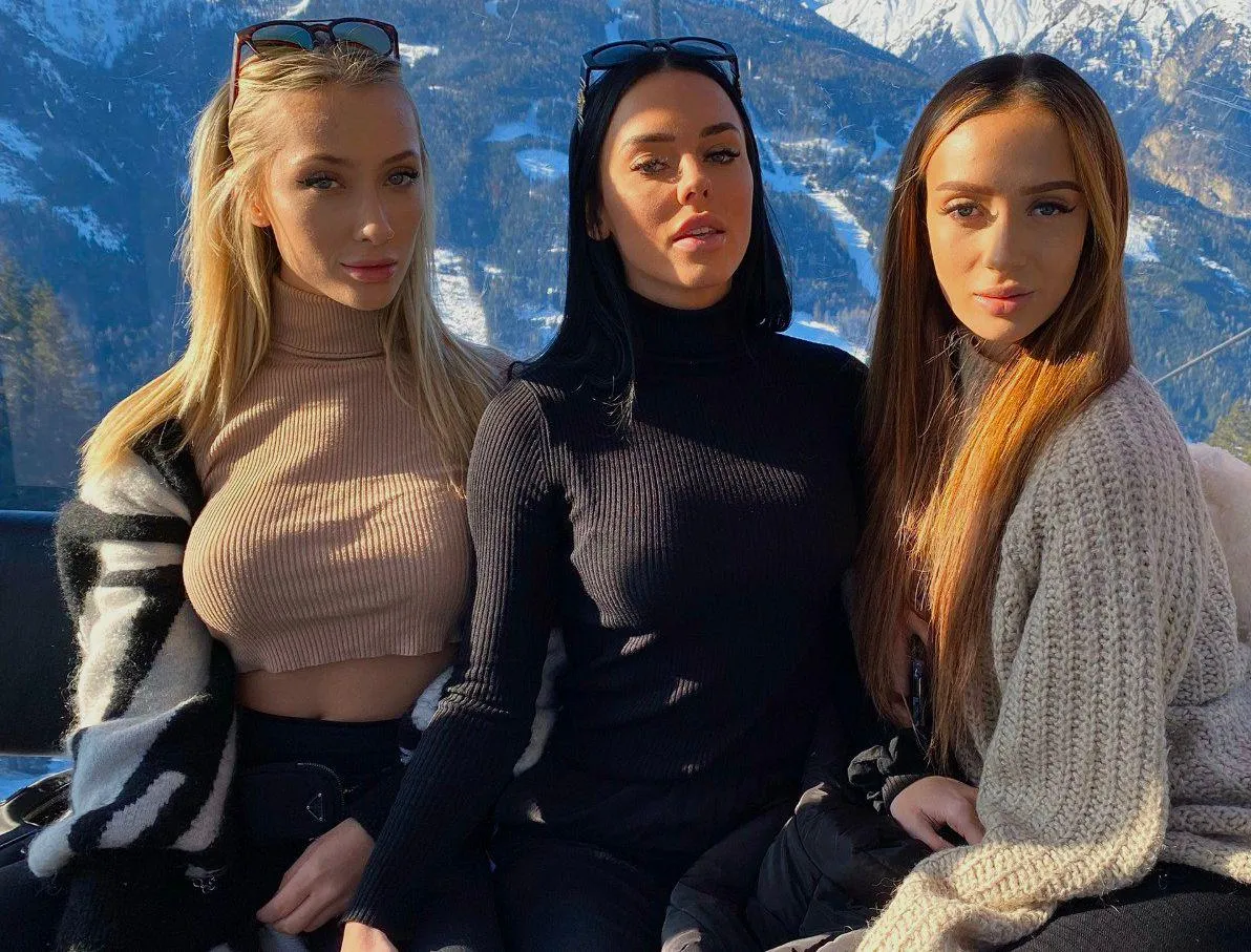 Me and my friends. By the way, I'm the one on the left. posted by Jeninmood