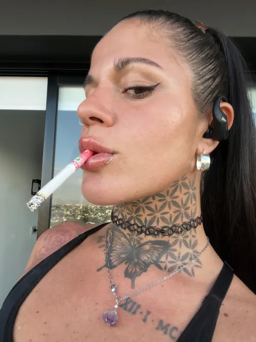 Me encanta que me estés viendo desde abajo by girlytattoo