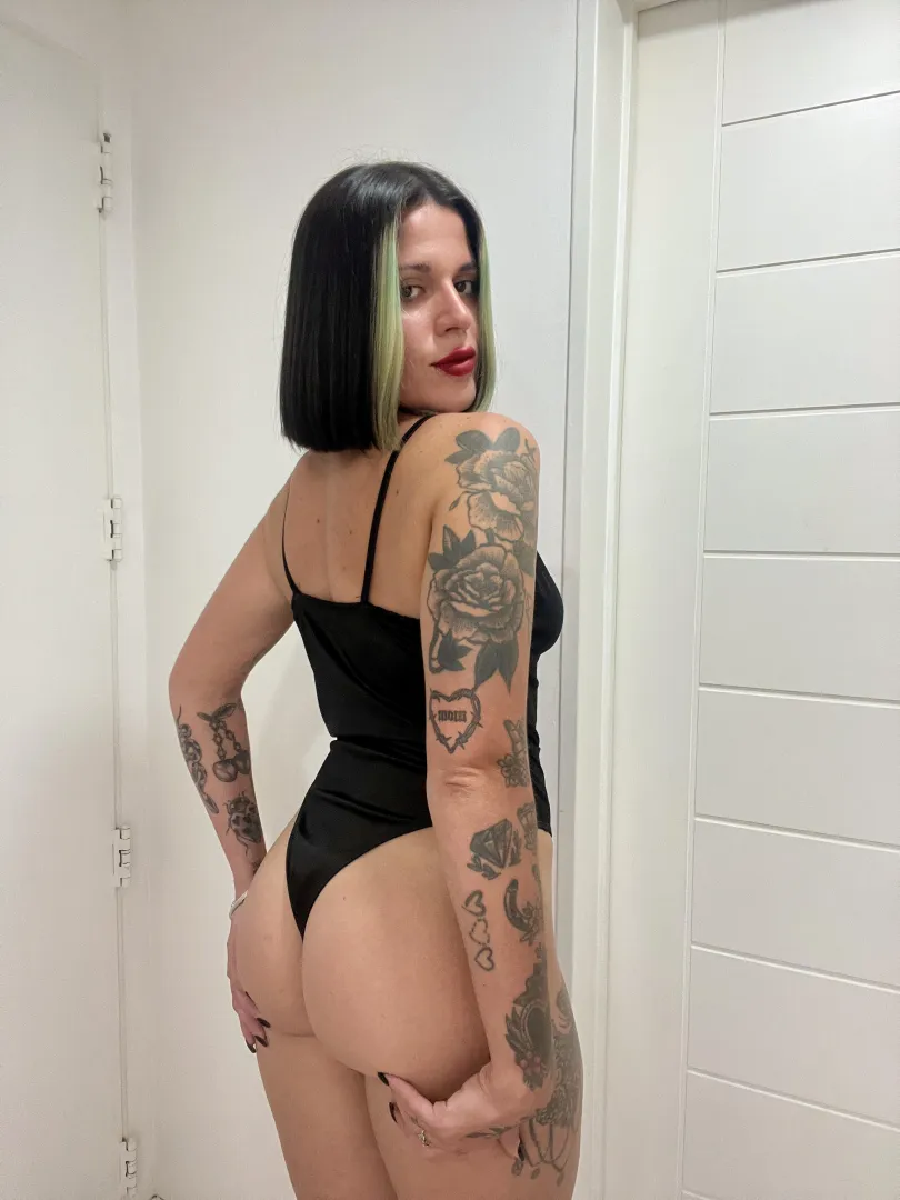 Me encantan las nalgadas en mi enorme ass posted by girlytattoo