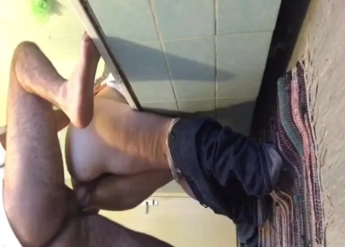 Me Follo a mi cuñada en el baño  Video by aymimadre123