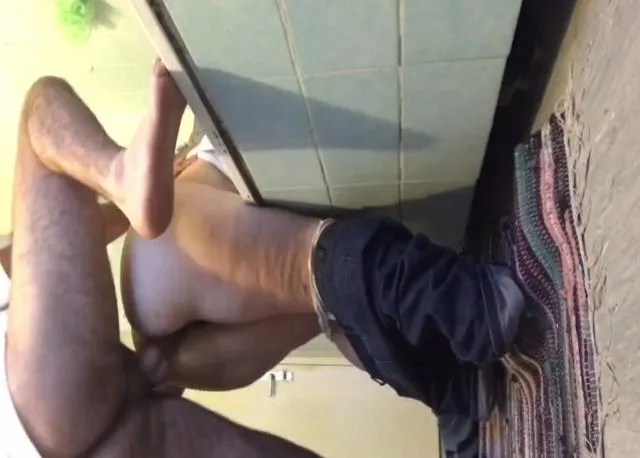 Me Follo a mi cuñada en el baño  Video posted by aymimadre123