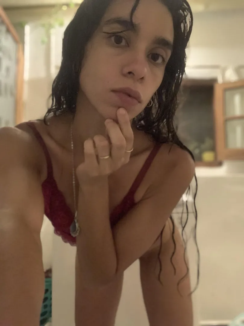 Me gusta sentir tu mirada sobre mi  posted by Anastasia-Kiruka