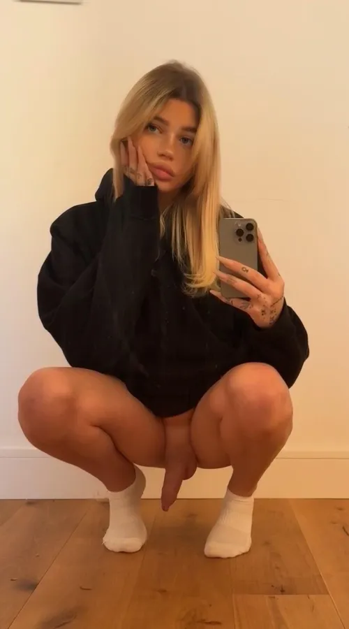 Me or a straight girl? by Vanellee