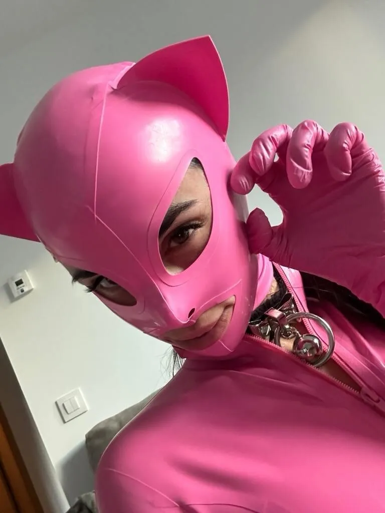 Meaw :3 posted by MistressEvilKitten