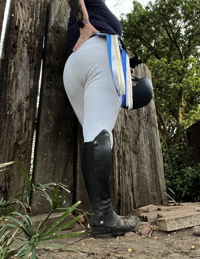 Meet me in the float and we’ll celebrate my wins. posted by BeckyThickEquestrian