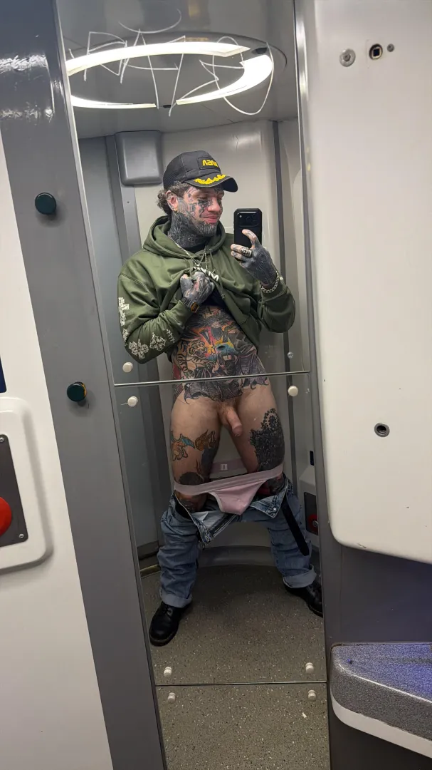 Meet me in the public toilets… posted by forevergreenx