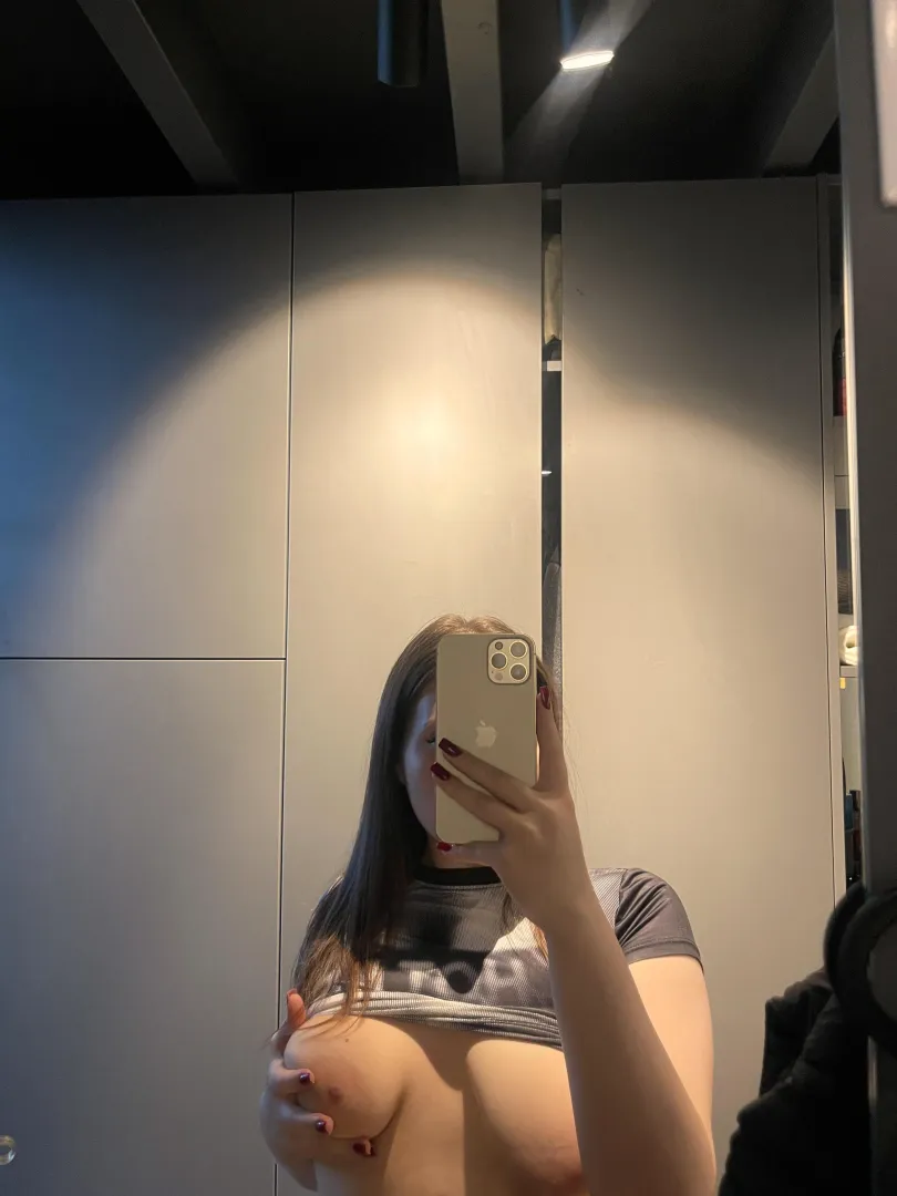 meine Eltern sind zuhause… würdest du mich trotzdem ficken? posted by babe-kiss