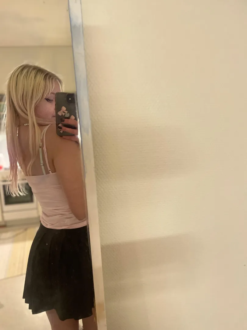 mennäänkö yhess suihkuun?  posted by crazyangelgirll