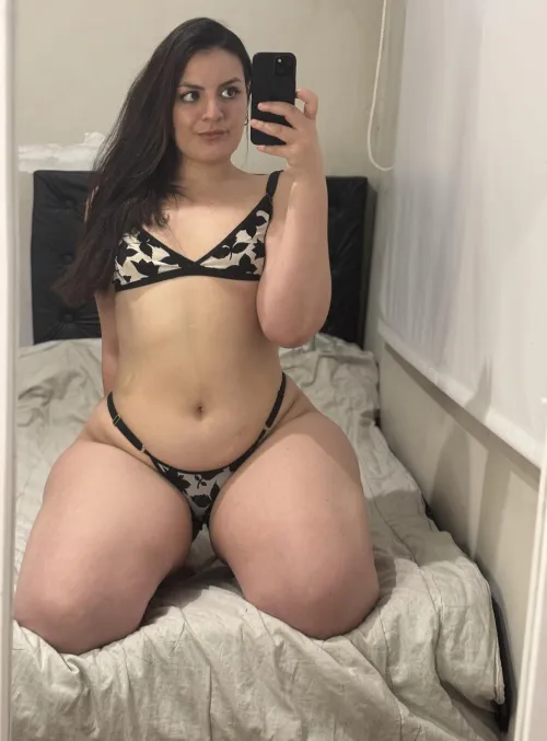 Mes courbes te supplient de les admirer, tu craques ? by Petitenatureee062