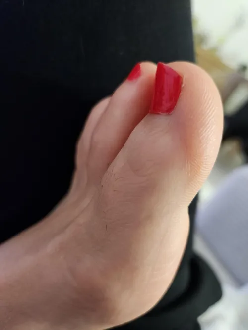 Mes petits orteils pour ma première contribution  by Any-Soil-2277