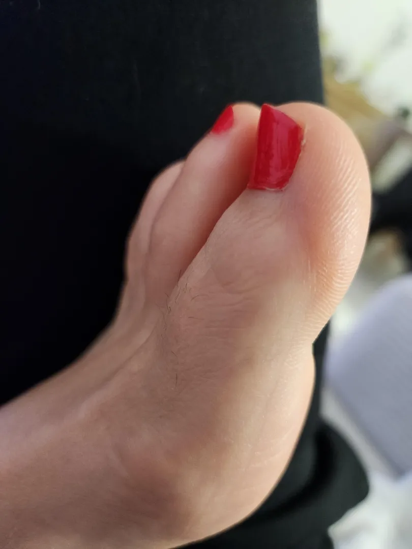 Mes petits orteils pour ma première contribution  posted by Any-Soil-2277