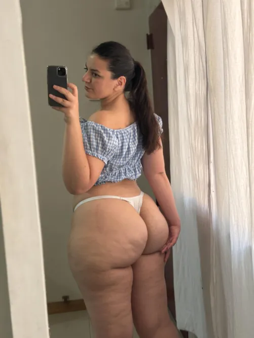 Mes rondeurs dérange quelqu'un ici ? by Petitenatureee062