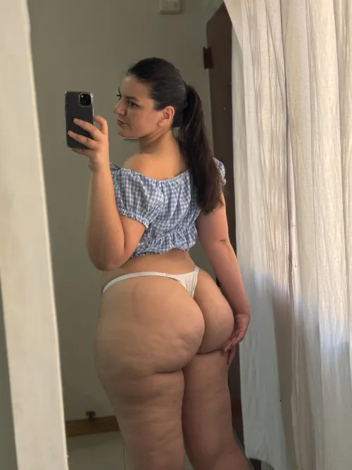 Mes rondeurs dérange quelqu'un ici ? by Petitenatureee062