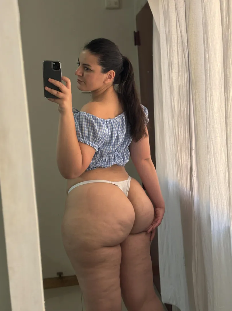 Mes rondeurs dérange quelqu'un ici ? posted by Petitenatureee062