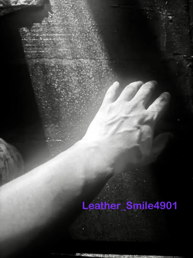 (M)esmerizing isn’t it? posted by Leather_Smile4901