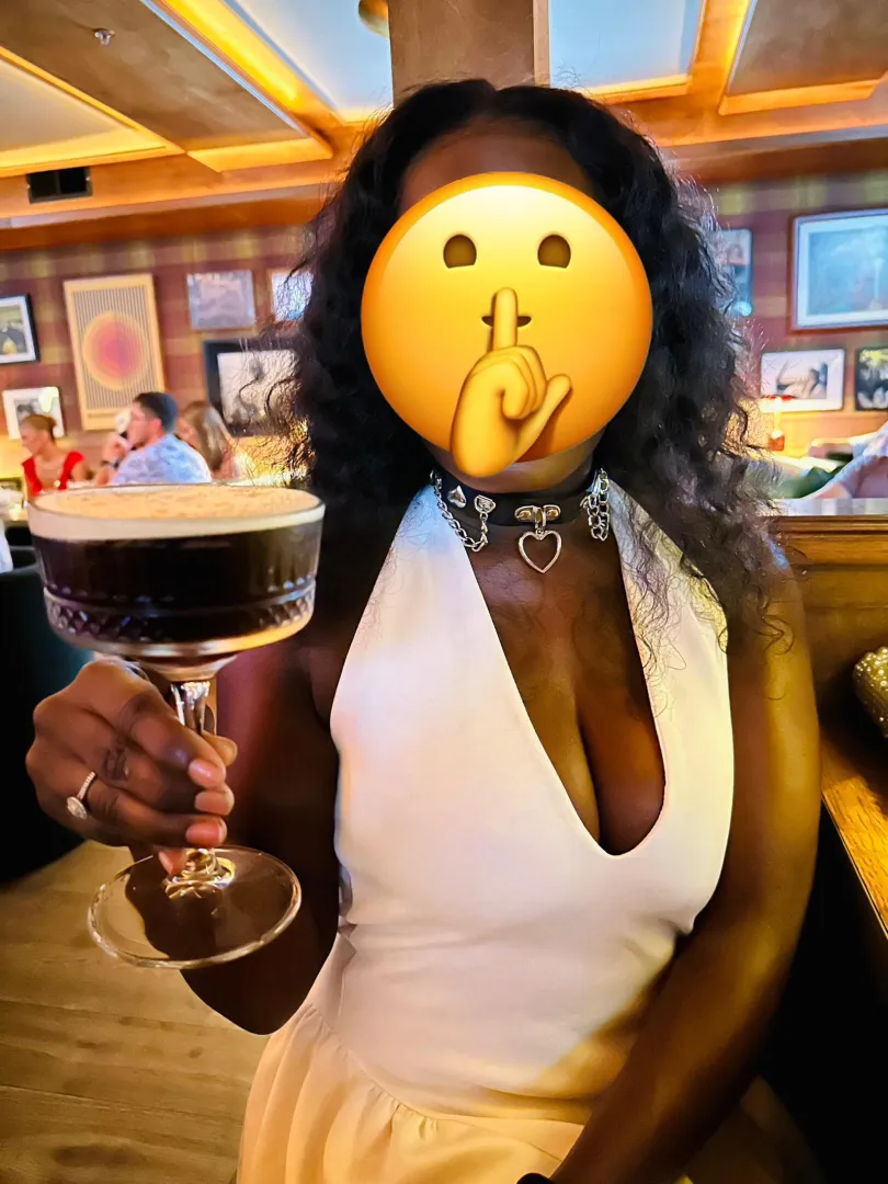 MF looking for MF or HIGLY ATTRACTIVE MALE TO WATCH TONIGHT old town Scottsdale. posted by InternationalAd1366