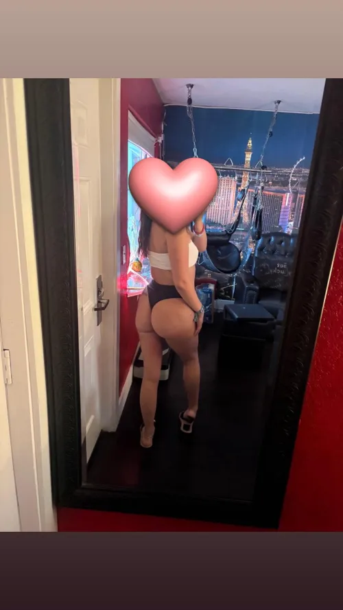 MF4M looking for an attractive bull 25-40 that’s hung and in shape by NoVegetable1482