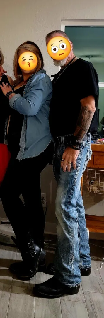 MF4MF or F.... READ POST..we are hosting NOW.. Fuck this cold weather..let's stay warm together... the hot tub is 104° posted by is2foru