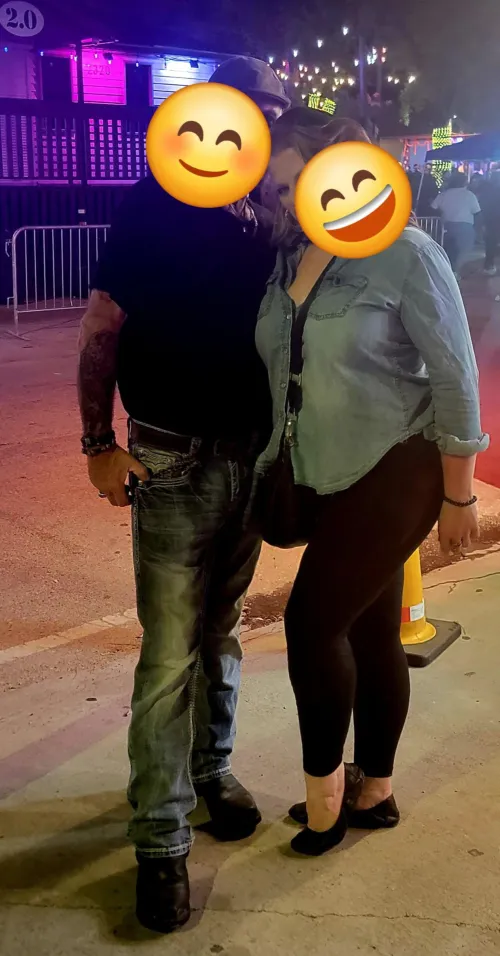 MF4MF or F.. we are hosting NOW....hot tub is 104° and the playroom is even hotter! by is2foru