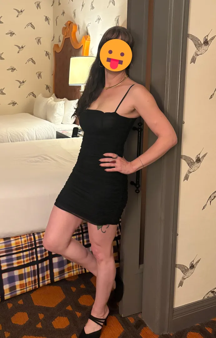 [MF4MF/F] Privata 2/21 Mardi Gras - wife's very first time trying anything, say hi posted by cupleInLove