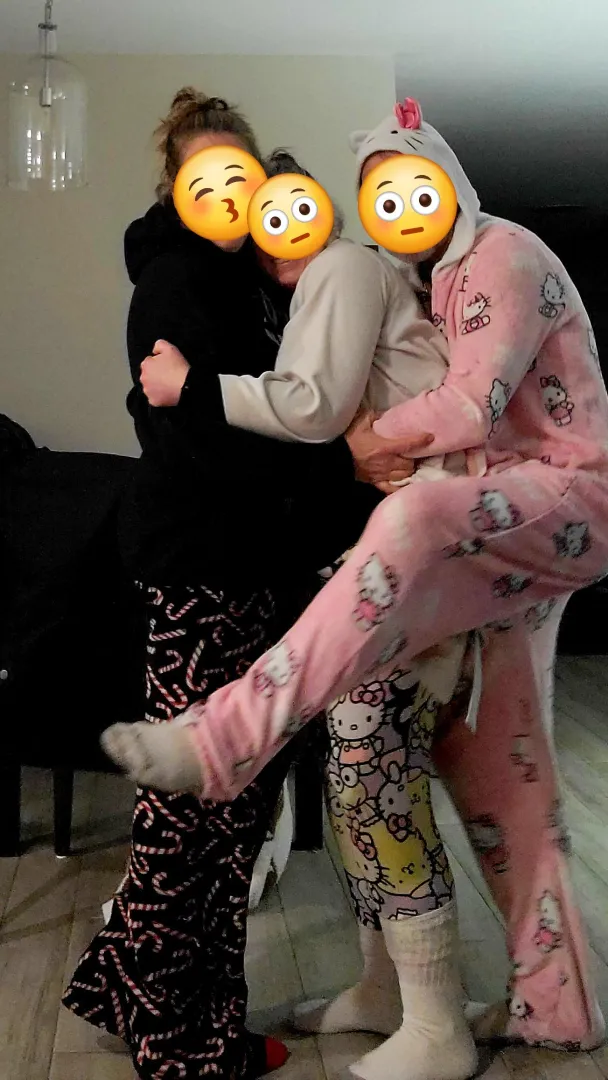 MFF4MF or F.. we are hosting NOW with our girlfriend... fuck this cold weather... let's stay warm together...hot tub is 104° posted by is2foru